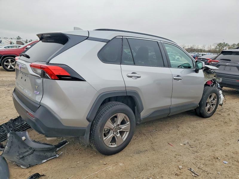 Photo 3 from auction – 2023 TOYOTA RAV4 with VIN 2T3W1RFV1PW252649