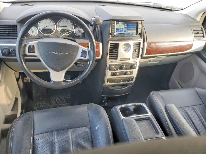 Photo 8 from auction – 2010 CHRYSLER TOWN & COU with VIN 2A4RR8D13AR321076
