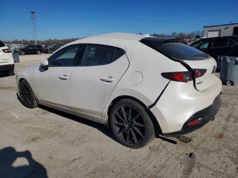 Photo 2 from auction – 2019 MAZDA 3 PREFERRE with VIN JM1BPAMM4K1146714