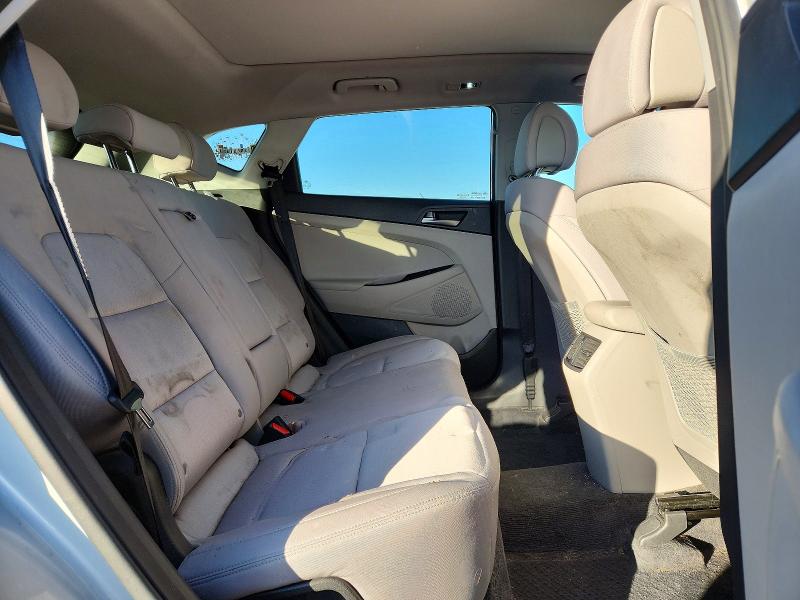 Photo 11 from auction – 2017 HYUNDAI TUCSON LIM with VIN KM8J33A2XHU567510
