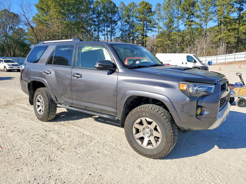Photo 4 from auction – 2014 TOYOTA 4RUNNER SR with VIN JTEBU5JR1E5181042