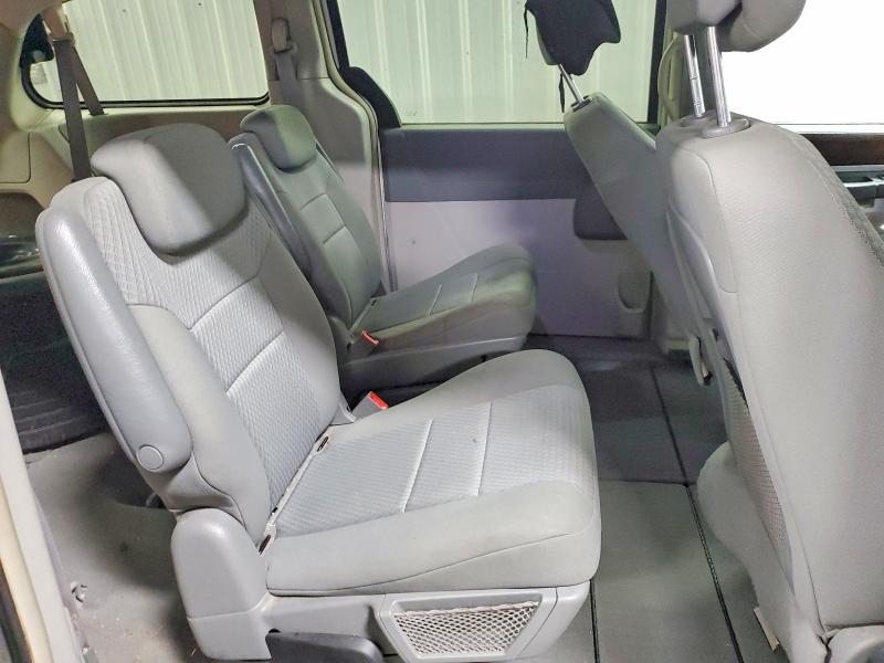 Photo 10 from auction – 2010 CHRYSLER TOWN & COU with VIN 2A4RR5D1XAR373268