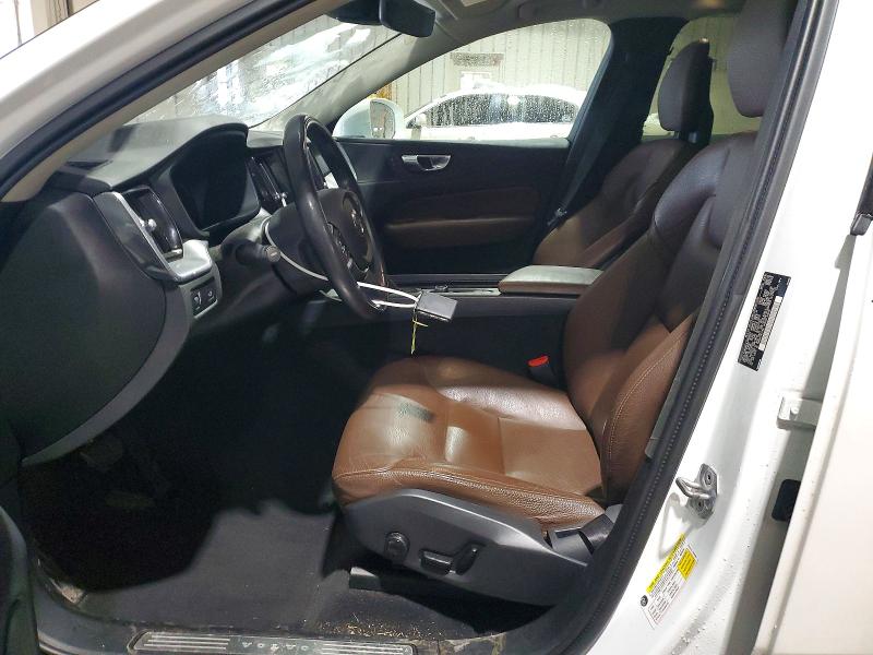 Photo 7 from auction – 2018 VOLVO XC60 with VIN LYV102RKXJB069576