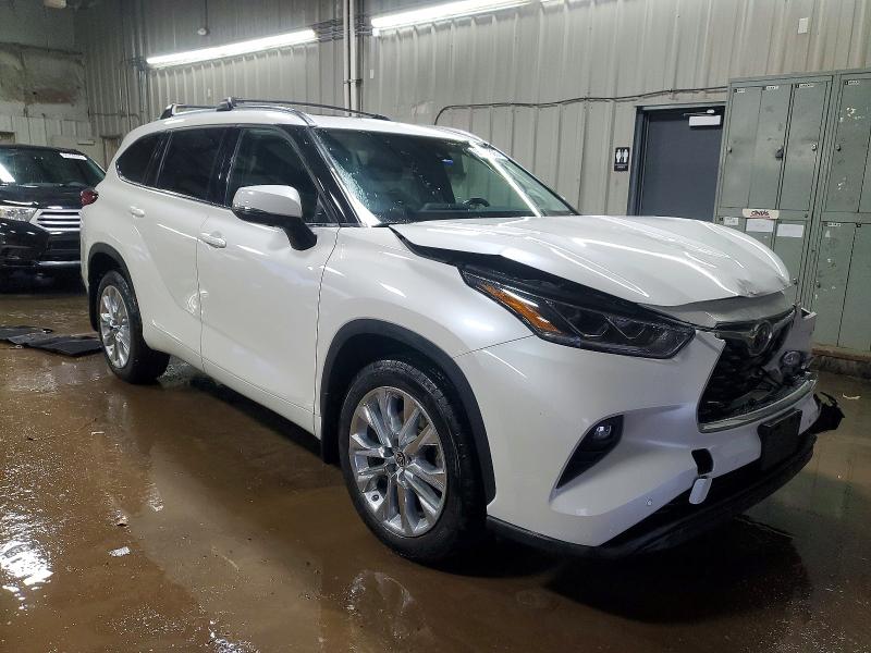 Photo 4 from auction – 2021 TOYOTA HIGHLANDER with VIN 5TDDZRBH0MS085570