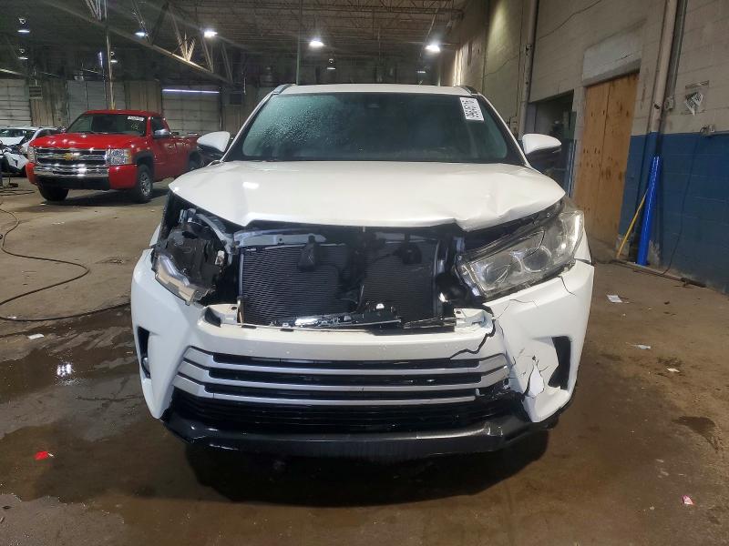 Photo 5 from auction – 2019 TOYOTA HIGHLANDER with VIN 5TDJZRFH0KS621900