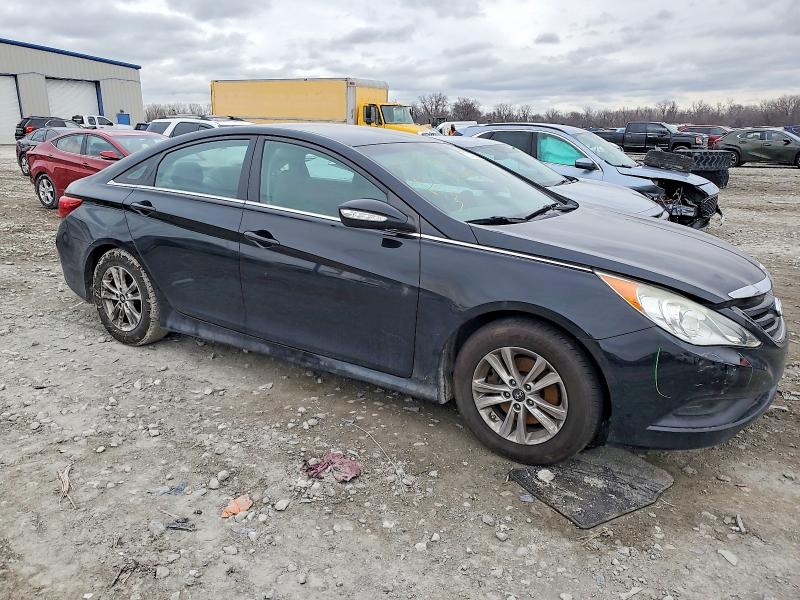 Photo 4 from auction – 2014 HYUNDAI SONATA with VIN 5NPEB4AC7EH890880