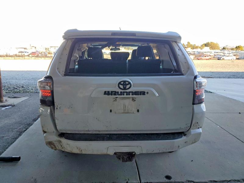 Zdjęcie 6 z aukcji – 2018 TOYOTA 4RUNNER z VIN JTEBU5JR4J5548476