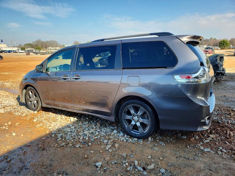 Photo 2 from auction – 2017 TOYOTA SIENNA SE with VIN 5TDXZ3DC8HS824959
