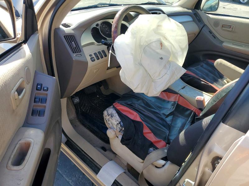 Photo 8 from auction – 2004 TOYOTA HIGHLANDER with VIN JTEGD21A640093419