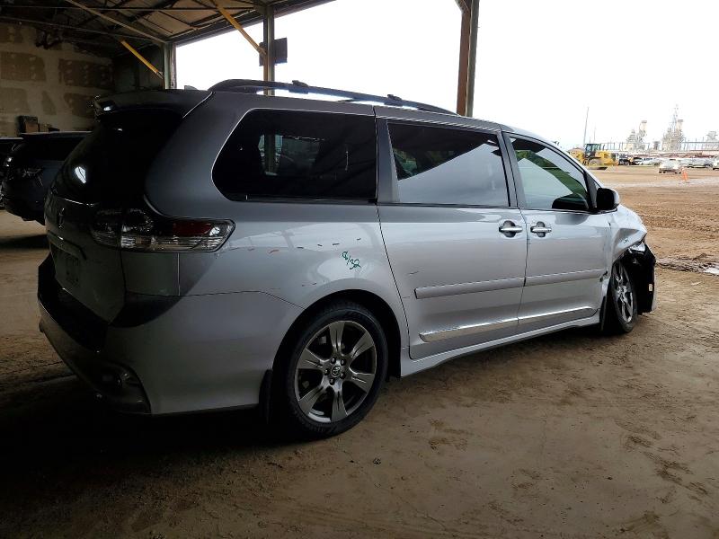 Photo 3 from auction – 2018 TOYOTA SIENNA with VIN 5TDXZ3DC9JS957722