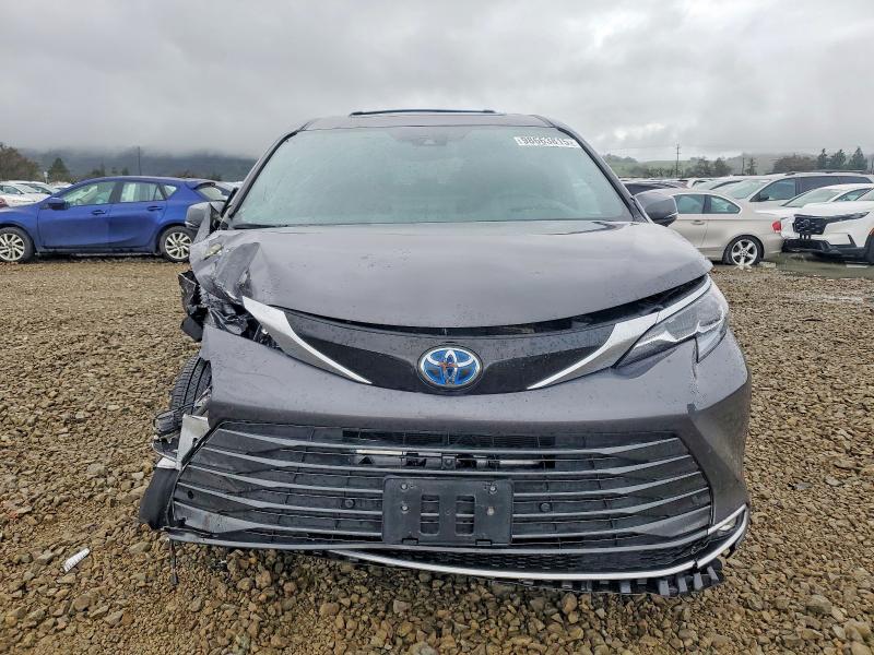Photo 5 from auction – 2025 TOYOTA SIENNA LIM with VIN 5TDESKFC2SS159325