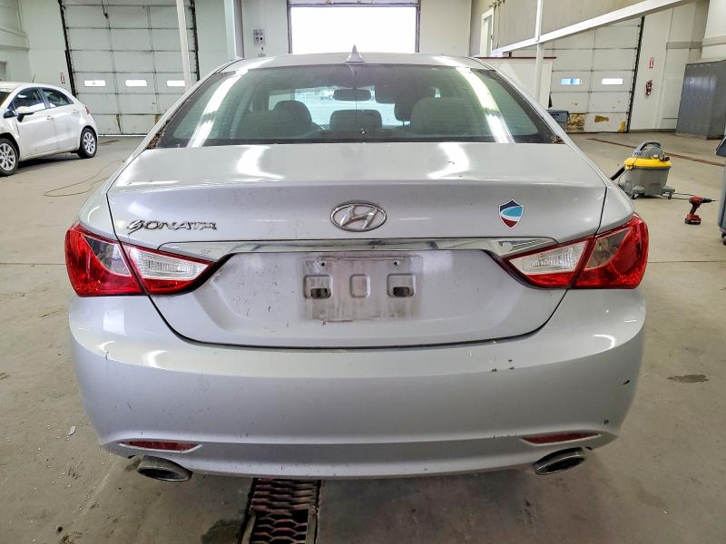 Photo 6 from auction – 2011 HYUNDAI SONATA SE with VIN 5NPEC4AC3BH152437