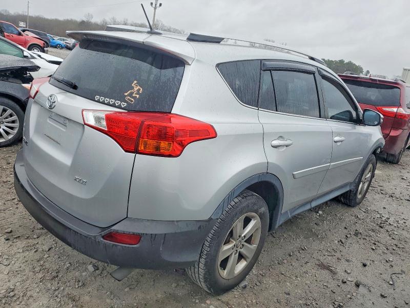 Photo 3 from auction – 2015 TOYOTA RAV4 XLE with VIN 2T3WFREV2FW184749