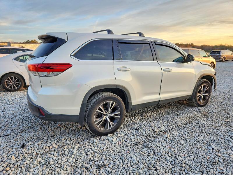 Photo 3 from auction – 2019 TOYOTA HIGHLANDER with VIN 5TDZZRFH9KS291063
