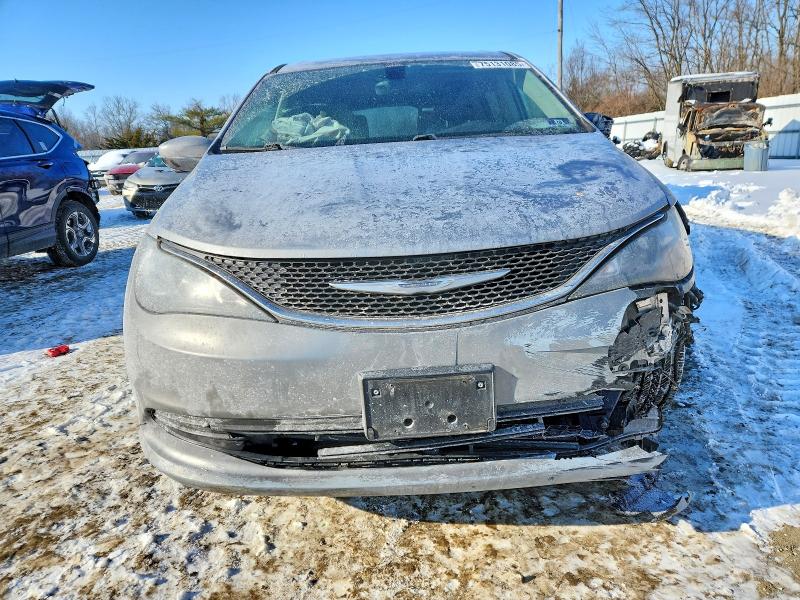 Photo 5 from auction – 2017 CHRYSLER PACIFICA T with VIN 2C4RC1DG2HR522819