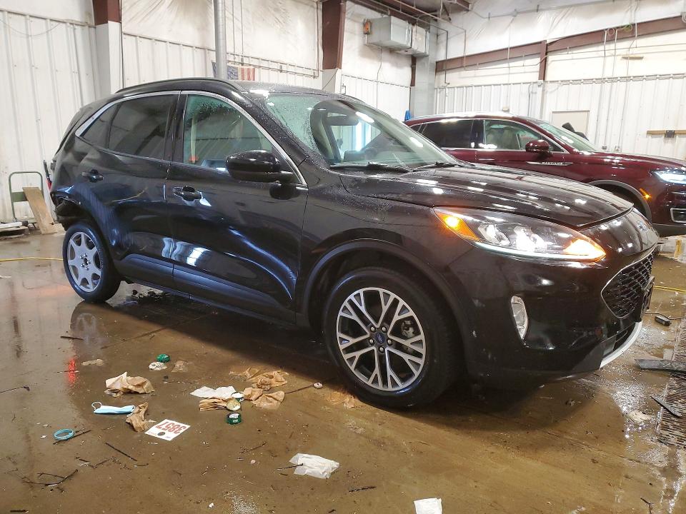 Photo 4 from auction – 2020 FORD ESCAPE with VIN 1FMCU9H9XLUA84605