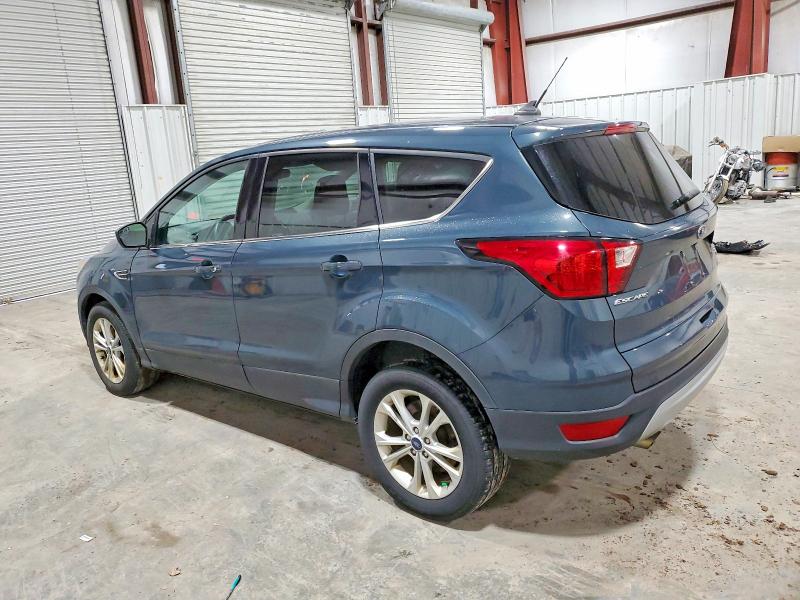Photo 2 from auction – 2019 FORD ESCAPE SE with VIN 1FMCU9GD5KUA65402