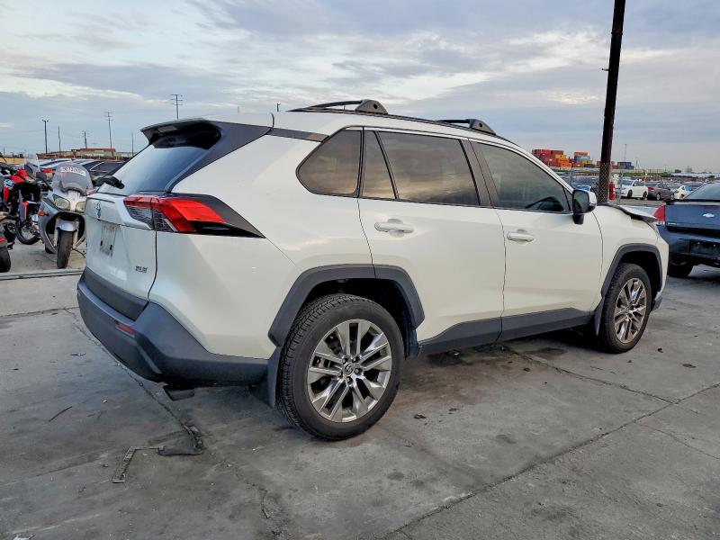 Photo 3 from auction – 2022 TOYOTA RAV4 XLE P with VIN JTMC1RFVXND086385