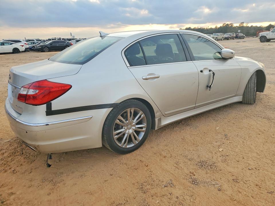 Photo 3 from auction – 2012 HYUNDAI GENESIS with VIN KMHGC4DD0CU187713