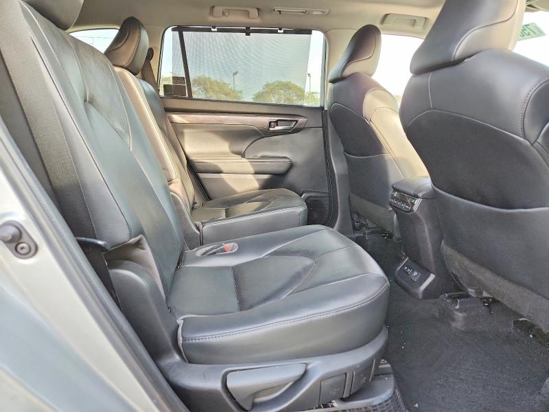 Photo 11 from auction – 2020 TOYOTA HIGHLANDER with VIN 5TDEBRCH9LS008217