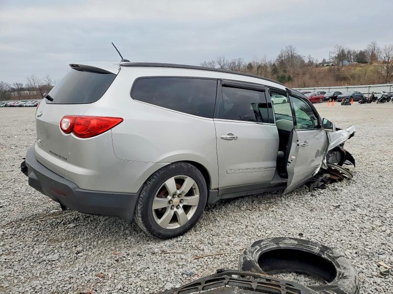 Photo 3 from auction – 2009 CHEVROLET TRAVERSE with VIN 1GNEV33D59S116228
