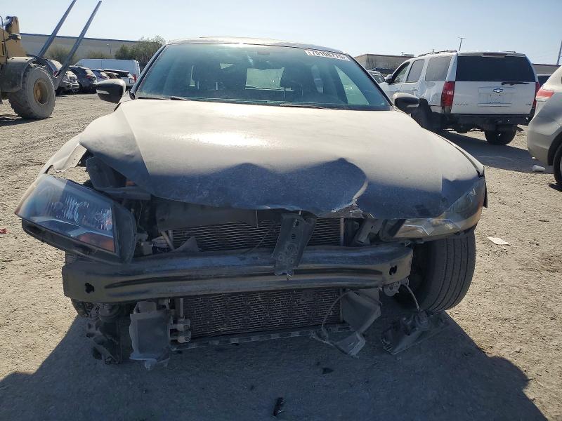 Photo 5 from auction – 2013 VOLKSWAGEN PASSAT with VIN 1VWCH7A30DC083468