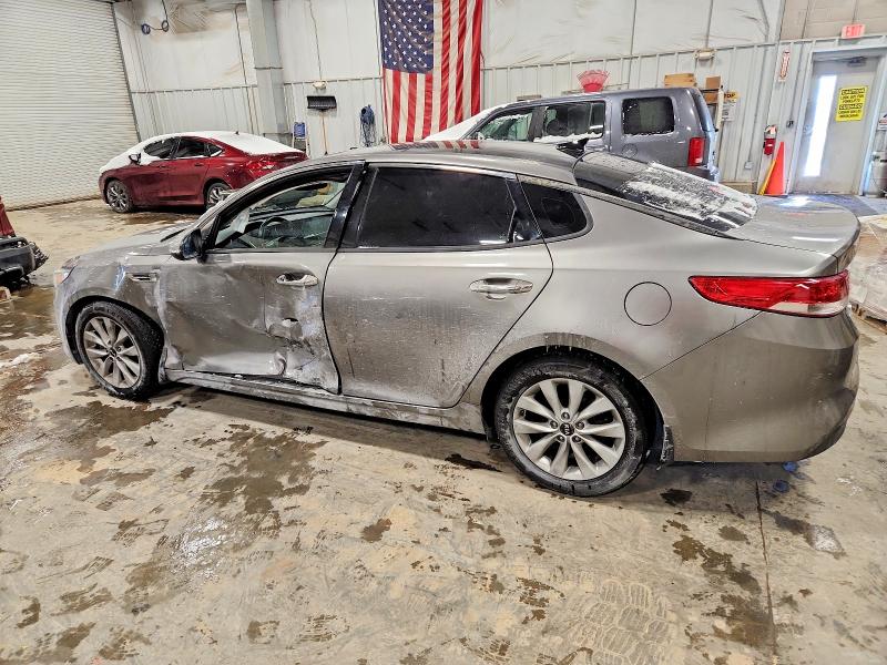Photo 2 from auction – 2017 KIA OPTIMA with VIN 5XXGU4L35HG167481