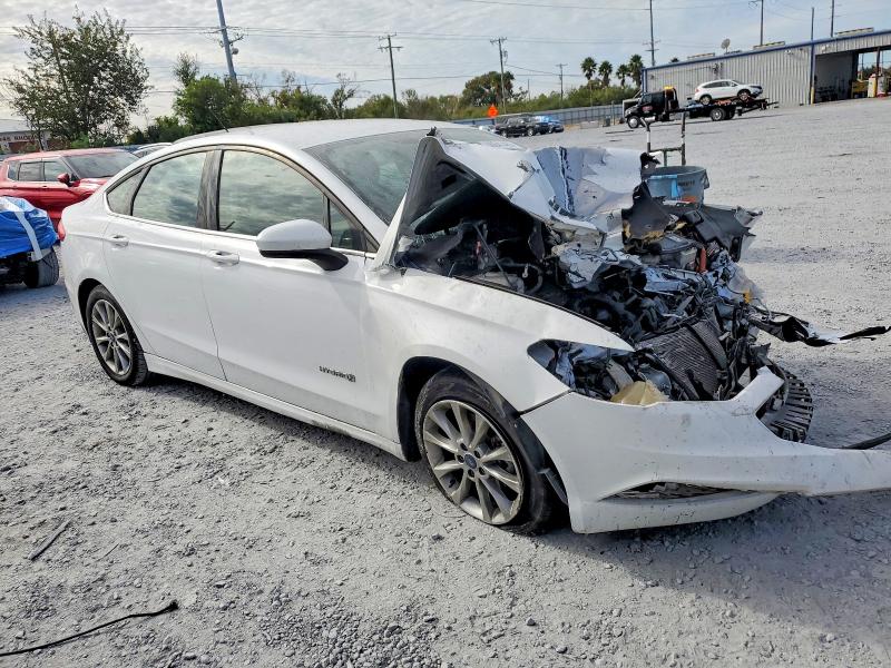Photo 4 from auction – 2017 FORD FUSION with VIN 3FA6P0LU0HR385534