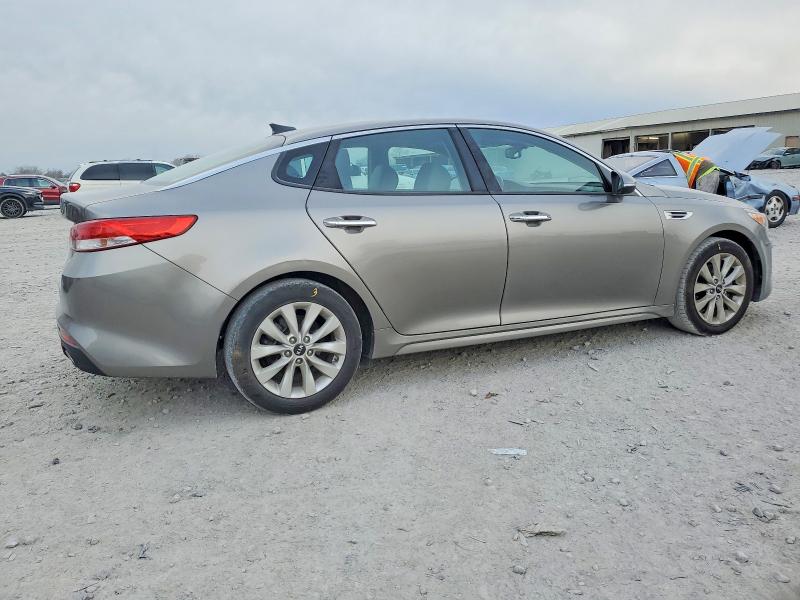 Photo 3 from auction – 2016 KIA OPTIMA EX with VIN 5XXGU4L37GG014275