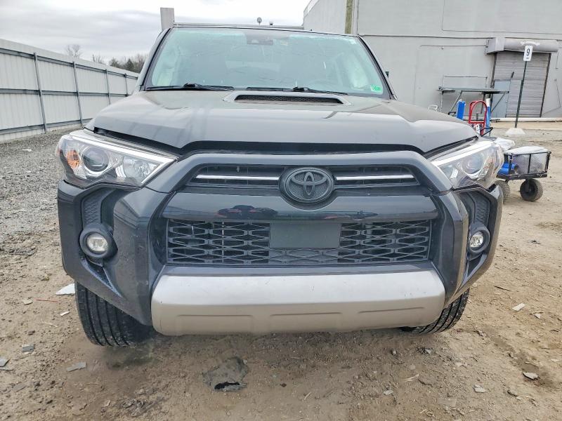 Photo 5 from auction – 2022 TOYOTA 4RUNNER SR with VIN JTERU5JR4N5984412