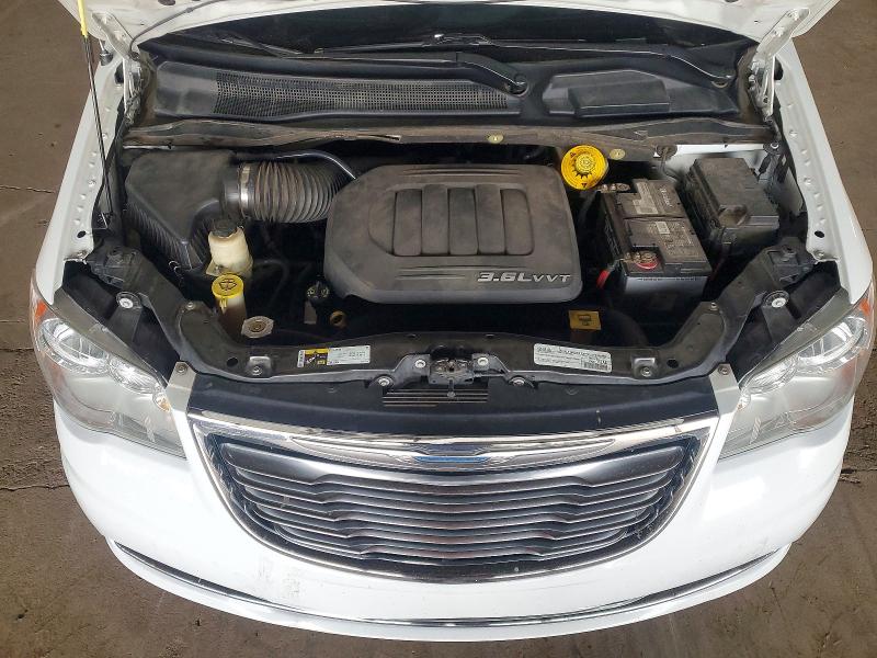 Photo 12 from auction – 2015 CHRYSLER TOWN & COU with VIN 2C4RC1JG2FR698562