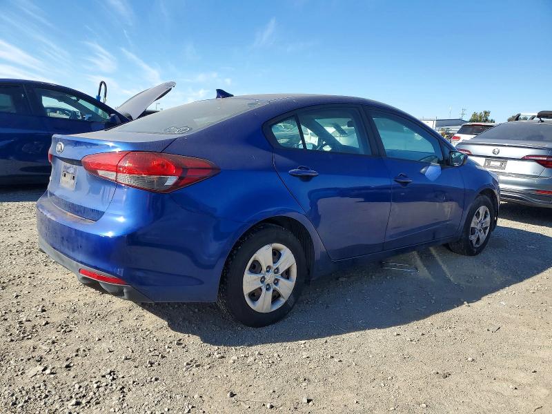 Photo 3 from auction – 2018 KIA FORTE LX with VIN 3KPFK4A78JE213911