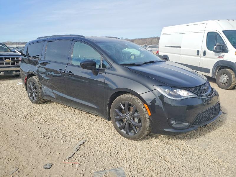 Photo 4 from auction – 2020 CHRYSLER PACIFICA T with VIN 2C4RC1BG3LR111697