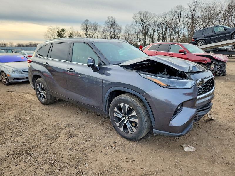 Photo 4 from auction – 2022 TOYOTA HIGHLANDER with VIN 5TDGZRAH7NS120170