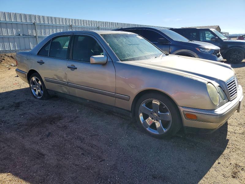 Photo 4 from auction – 1996 MERCEDES-BENZ E with VIN WDBJF55FXTJ010822