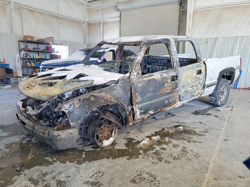 CHEVROLET SILVERADO 2002 with VIN 1GCHK23182F214814 - Photo from auction
