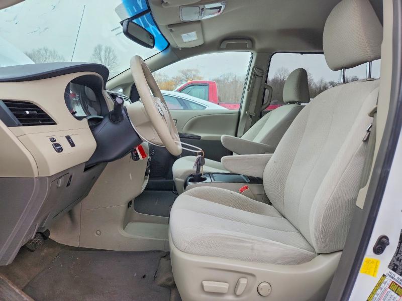 Photo 7 from auction – 2012 TOYOTA SIENNA LE with VIN 5TDJK3DC8CS039988
