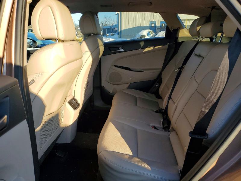 Photo 11 from auction – 2017 HYUNDAI TUCSON with VIN KM8J3CA29HU288209