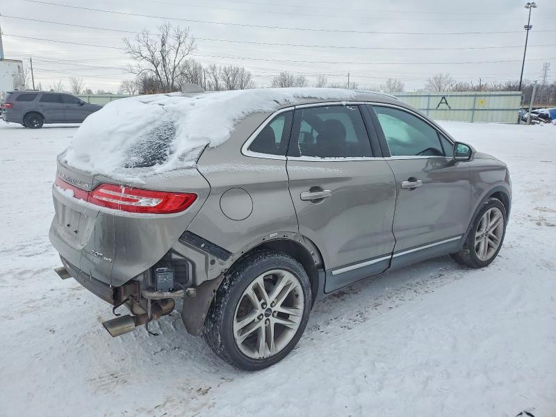 Photo 3 from auction – 2017 LINCOLN MKC RESERV with VIN 5LMCJ3D9XHUL47482