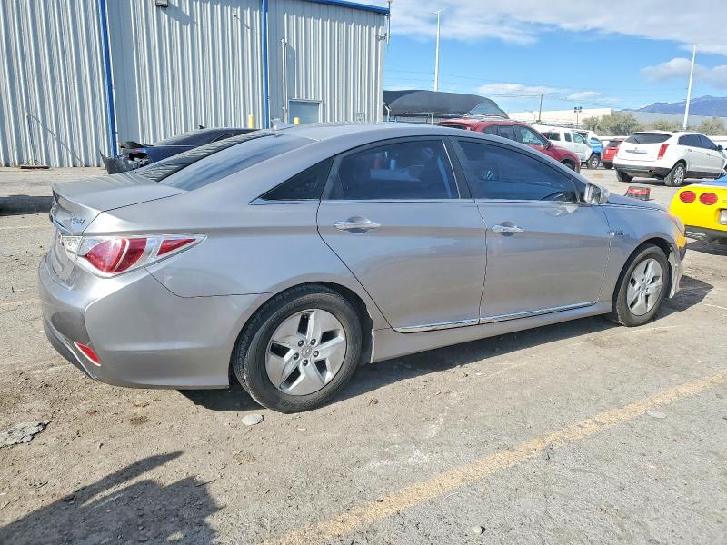 Снимка 3 от търг – 2012 HYUNDAI SONATA HYB с VIN KMHEC4A42CA042248