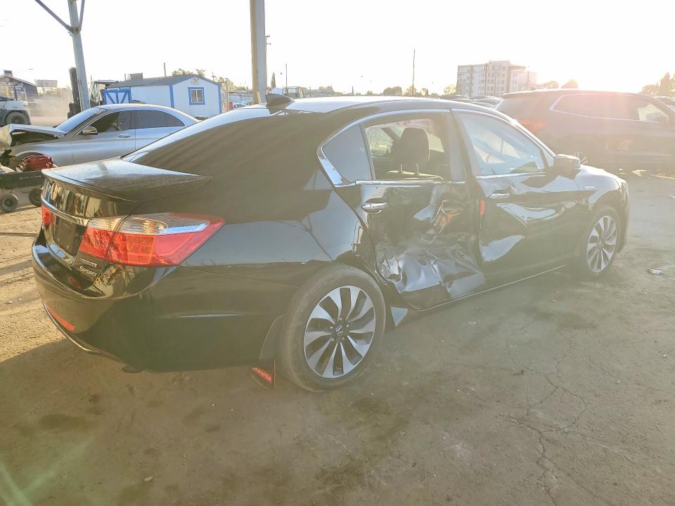 Photo 3 from auction – 2014 HONDA ACCORD with VIN 1HGCR6F39EA003165
