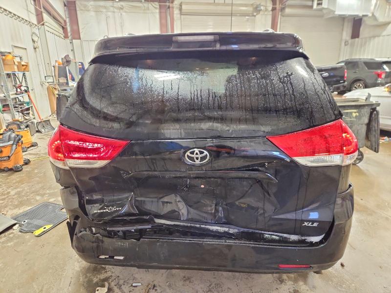 Photo 6 from auction – 2014 TOYOTA SIENNA XLE with VIN 5TDYK3DC4ES461709