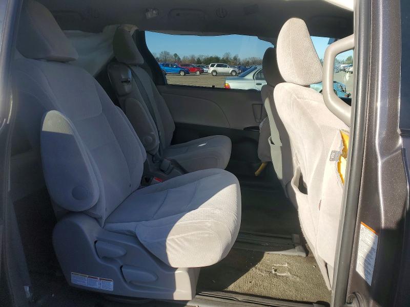 Photo 11 from auction – 2017 TOYOTA SIENNA with VIN 5TDKZ3DC5HS784110