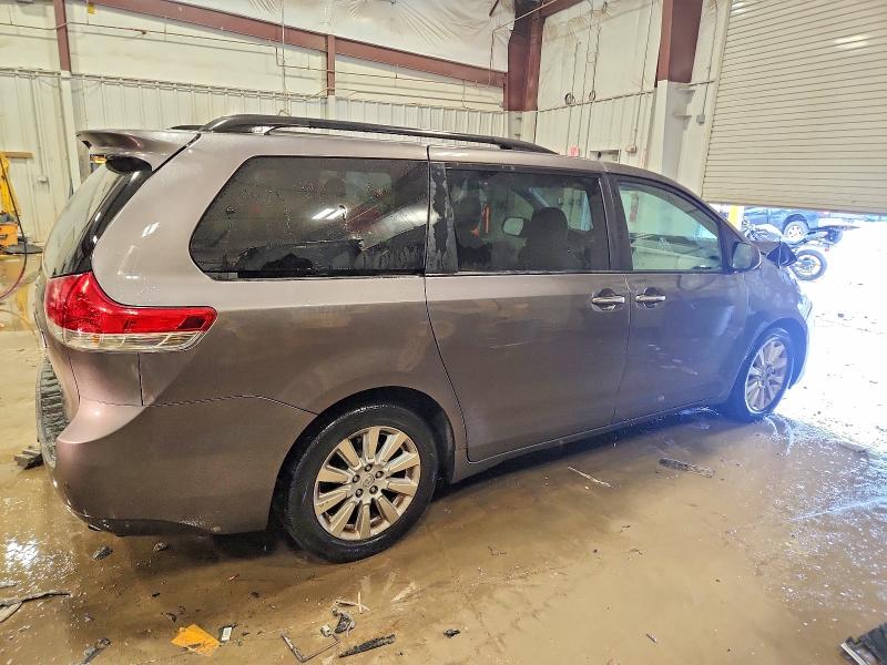 Photo 3 from auction – 2013 TOYOTA SIENNA XLE with VIN 5TDDK3DC7DS053752