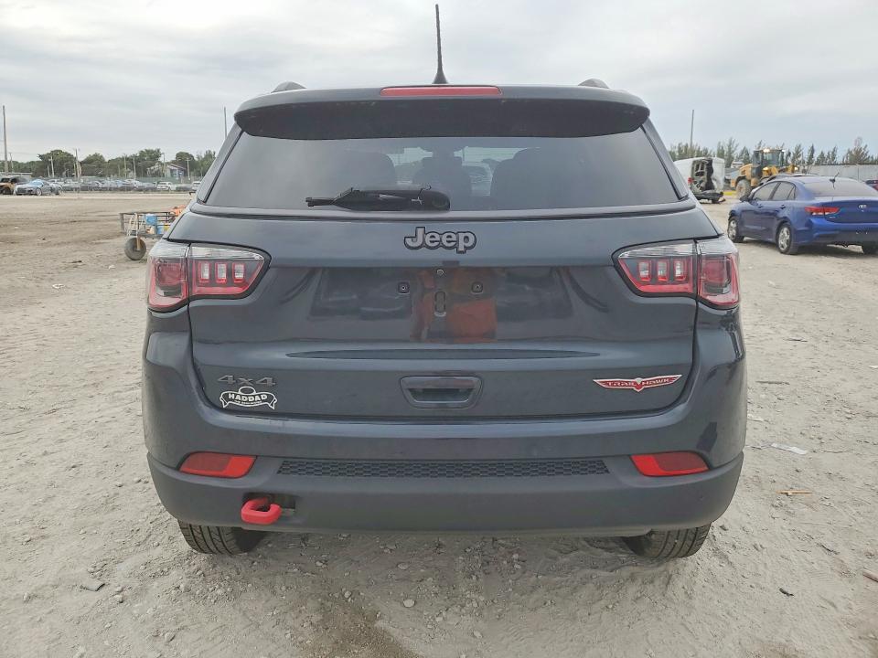 Photo 6 from auction – 2018 JEEP COMPASS with VIN 3C4NJDDB6JT245489