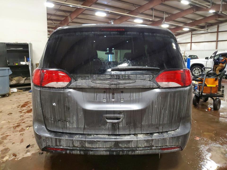 Photo 6 from auction – 2018 CHRYSLER PACIFICA with VIN 2C4RC1BG3JR322315