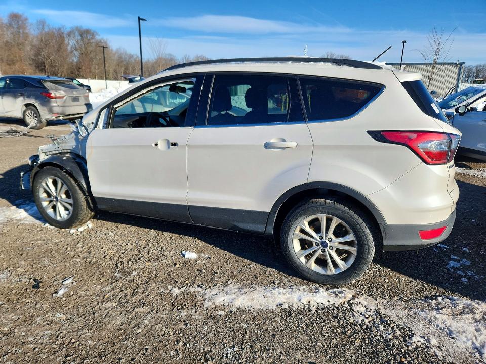 Photo 2 from auction – 2017 FORD ESCAPE with VIN 1FMCU0GD4HUA77786