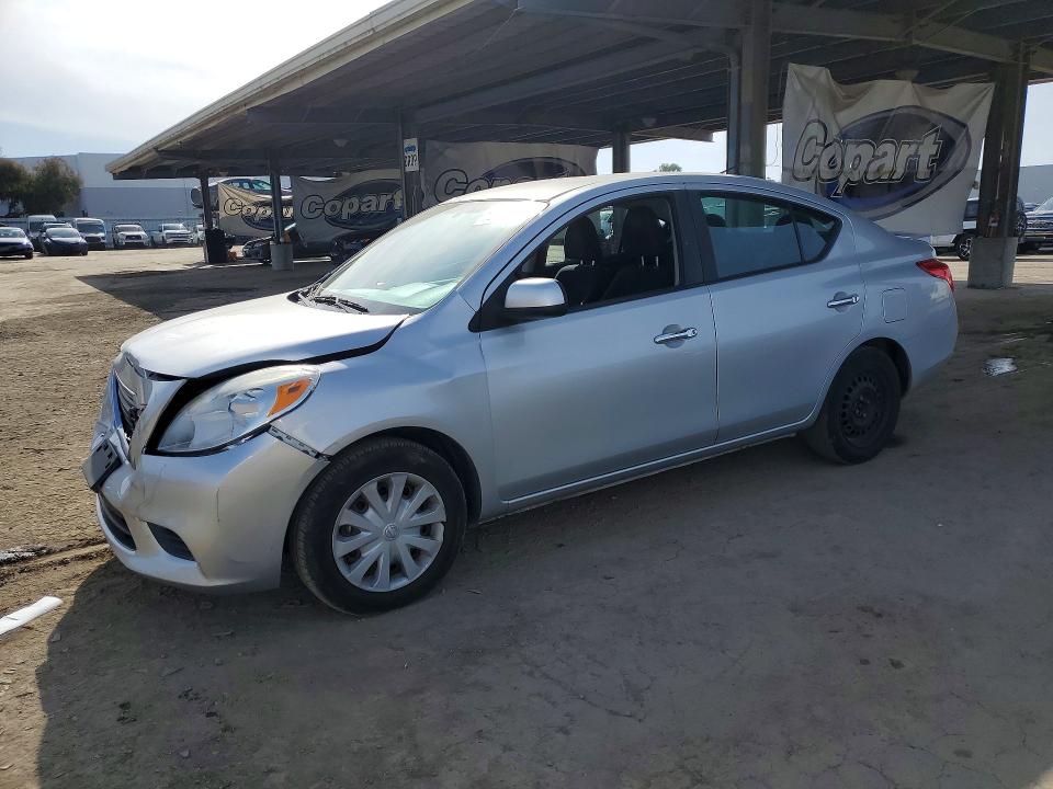 NISSAN VERSA S 2013 with VIN 3N1CN7AP3DL823682 - Photo from auction