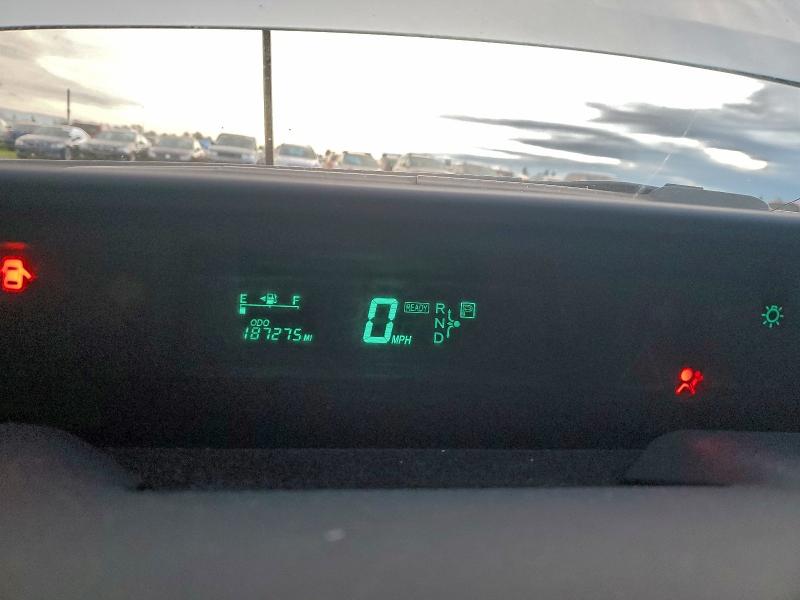 Photo 9 from auction – 2005 TOYOTA PRIUS with VIN JTDKB20U453049371