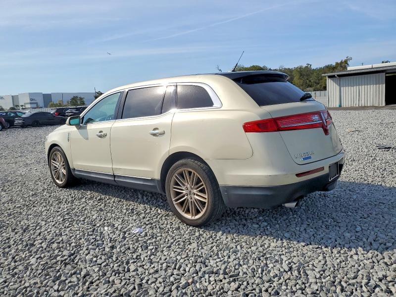 Photo 2 from auction – 2014 LINCOLN MKT with VIN 2LMHJ5AT9EBL56426